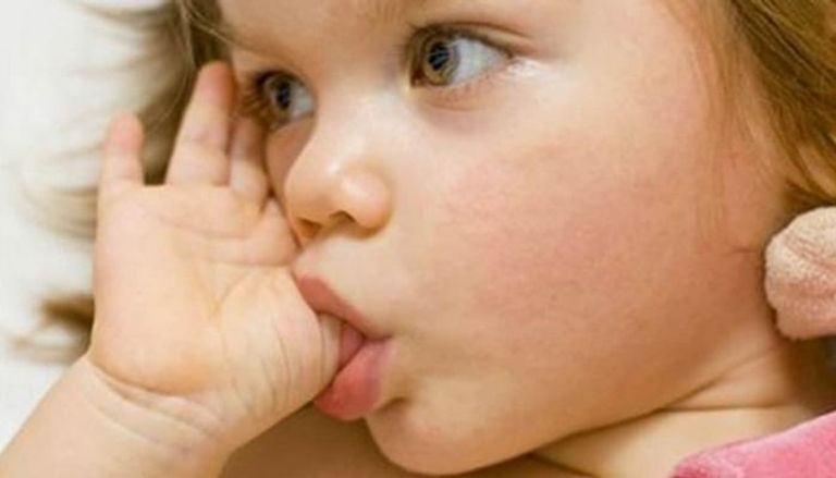 قلة الرضاعة تؤدي بالطفل إلى مص الإصبع