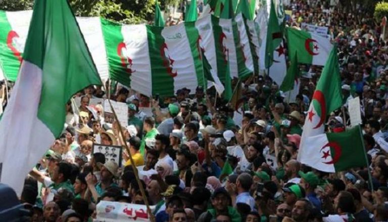 مظاهرات في الجزائر تطالب بالتغيير الجذري