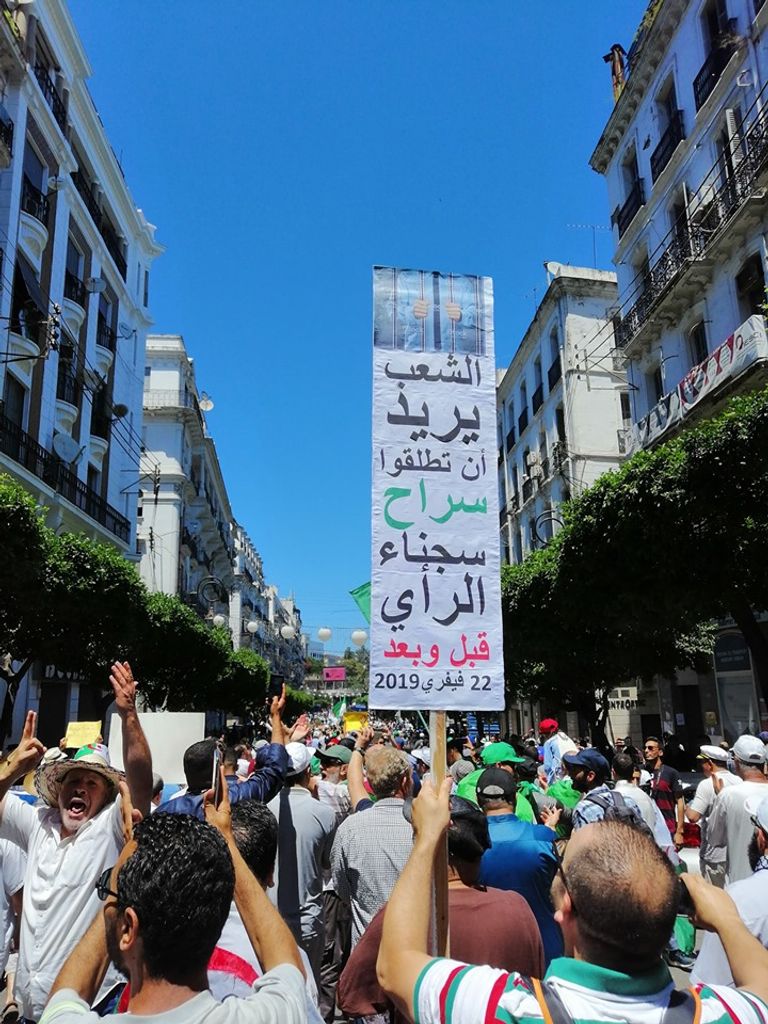 مطالب جديدة للمتظاهرين في الجزائر مظاهرات في الجزائر تطالب بالتغيير الجذري