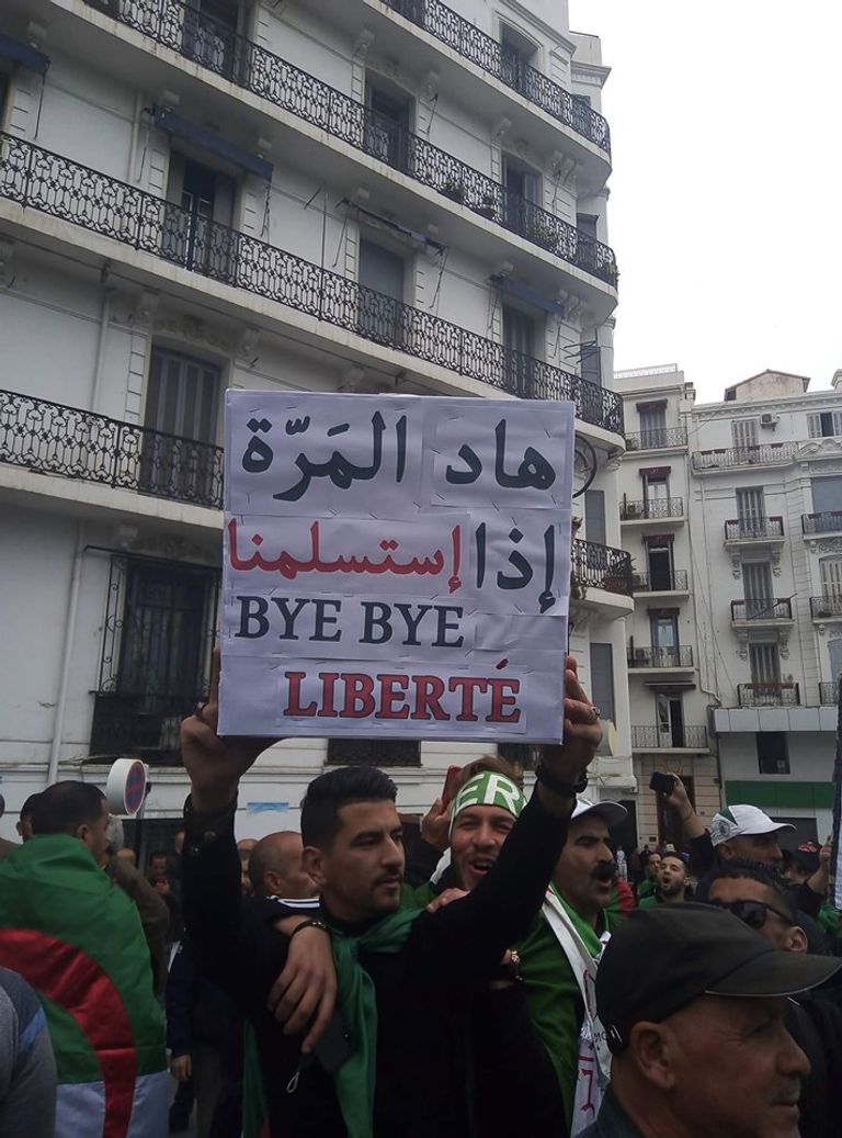 مظاهرات الجزائريين مظاهرات في الجزائر تطالب بالتغيير الجذري
