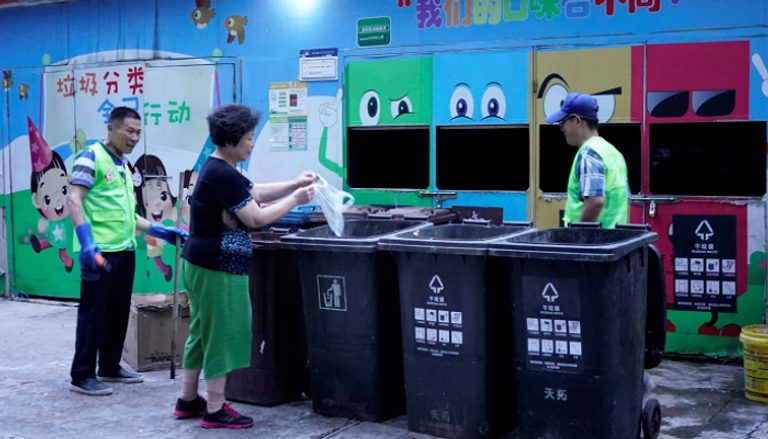 برنامج صيني للمساعدة في فرز القمامة باستخدام الذكاء الاصطناعي