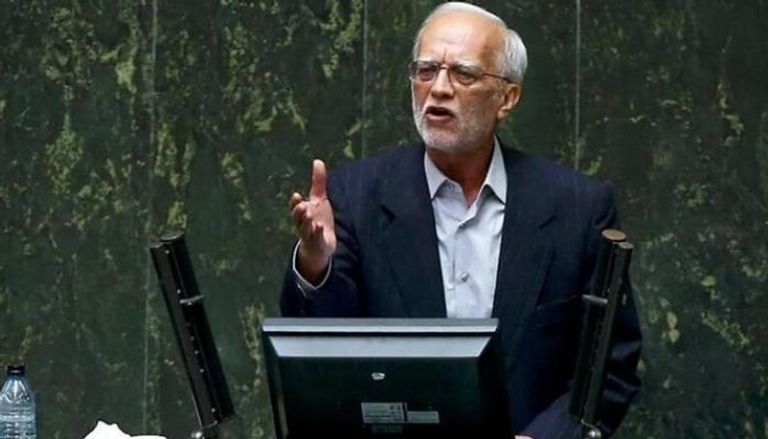 أقدم برلماني إيراني ينتقد سياسات بلاده