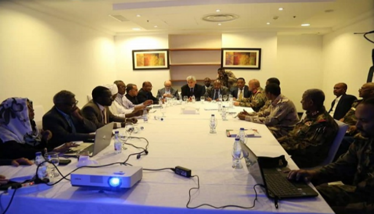 طرفا الاتفاق في السودان خلال مفاوضاتهما