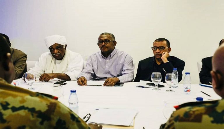 طرفا الاتفاق في السودان خلال مفاوضاتهما