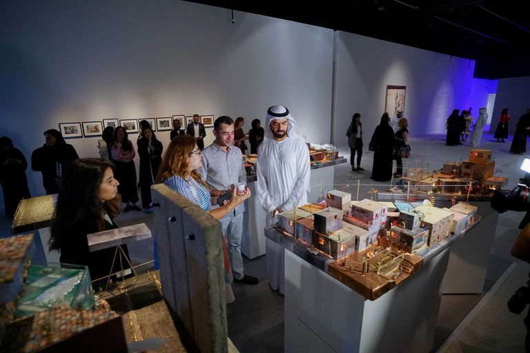 افتتاح معرض "الفن والمدينة" في منارة السعديات بأبوظبي
