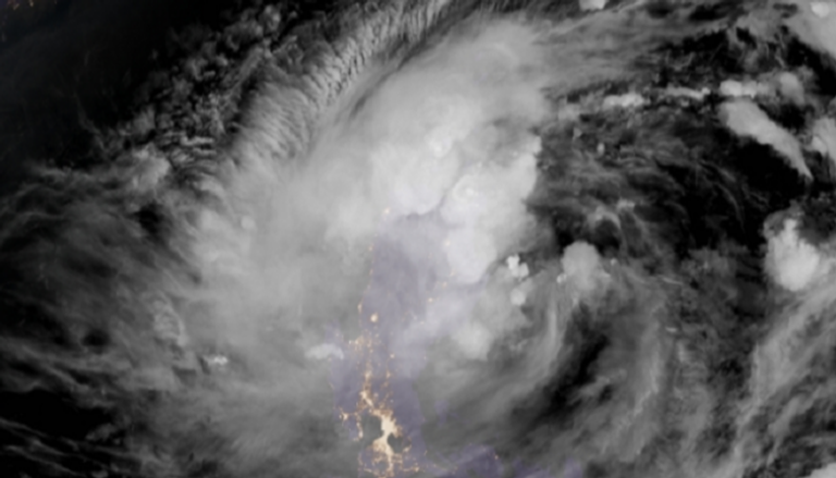 صورة التقطتها الأقمار الصناعية للعاصفة المدارية 