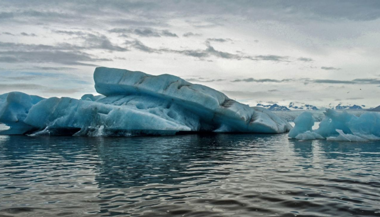 الجبال الجليدية في جرينلاند تتراجع بفعل ارتفاع درجات الحرارة