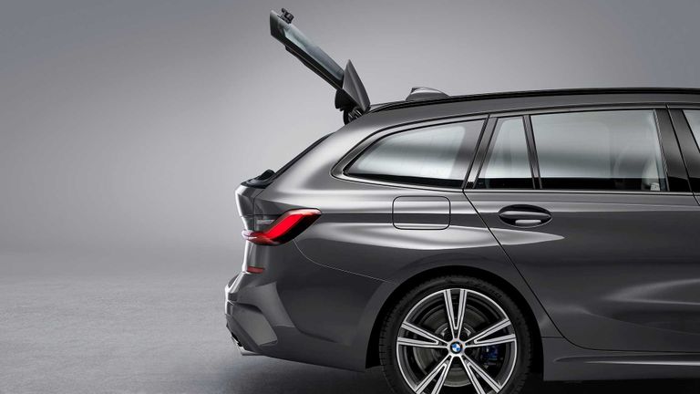 خاصية فتح النافذة الخلفية ببعض طرازات BMW