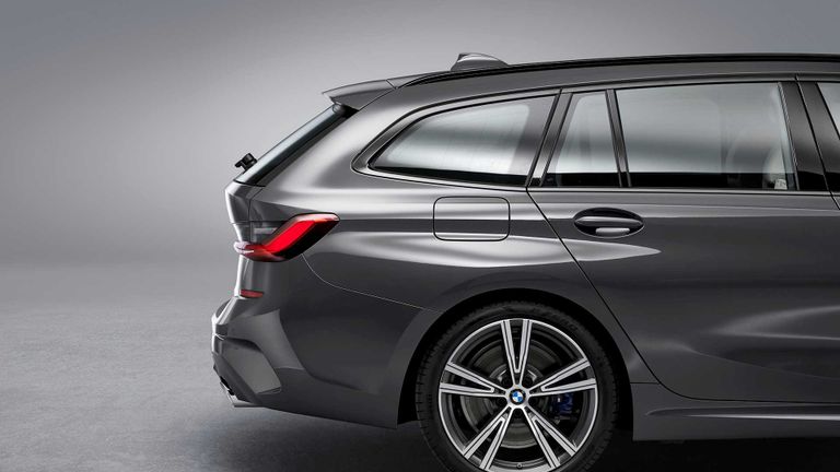خاصية فتح النافذة الخلفية ببعض طرازات BMW