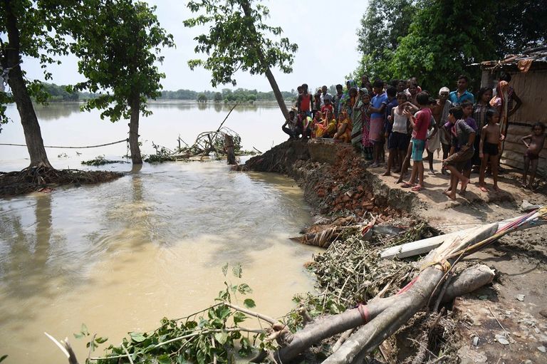 الفيضانات تعرقل وصول المساعدات