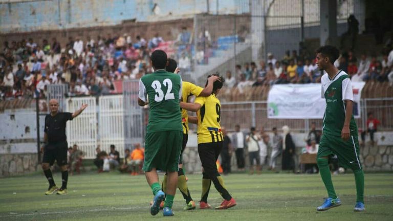 جانب من الحضور الجماهيري في ملعب الشهداء بتعز