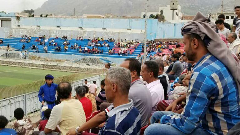 جانب من الحضور الجماهيري في ملعب الشهداء بتعز