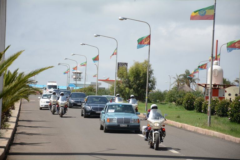 صورة لرئيس الوزراء الإثيوبي آبي أحمد والرئيس الإريتري أسياس أفورقي