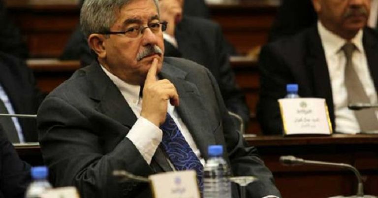 أحمد أويحيى رئيس الوزراء الجزائري السابق مقر المحكمة العليا في الجزائر - أرشيفية