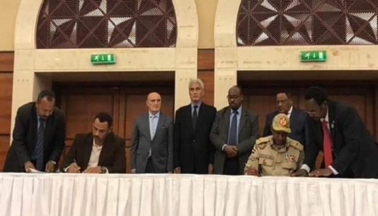 جانب من توقيع الأطراف السودانية على الاتفاق
