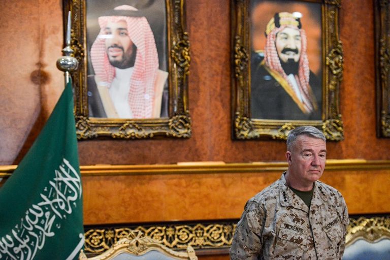 قائد القوات المشتركة يستقبل قائد القيادة الأمريكية الوسطى قائد القوات المشتركة يستقبل قائد القيادة الأمريكية الوسطى