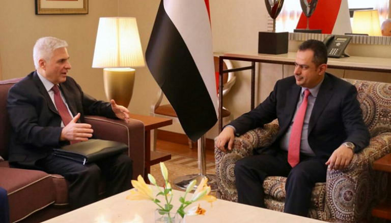 جانب من لقاء رئيس الوزراء اليمني وسفير  روسيا في عدن