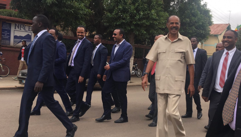 رئيس الوزراء الإثيوبي آبي أحمد والرئيس الإريتري يتجولان في شوارع أسمرا