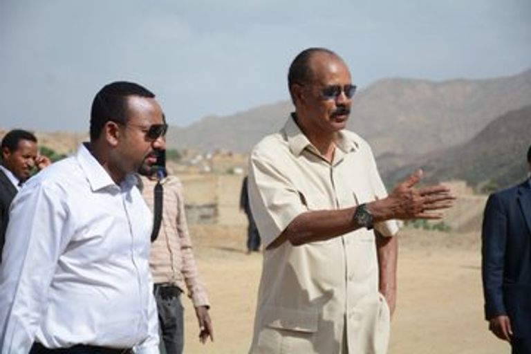 رئيس الوزراء الإثيوبي آبي أحمد والرئيس الإريتري يتجولان في شوارع أسمرا