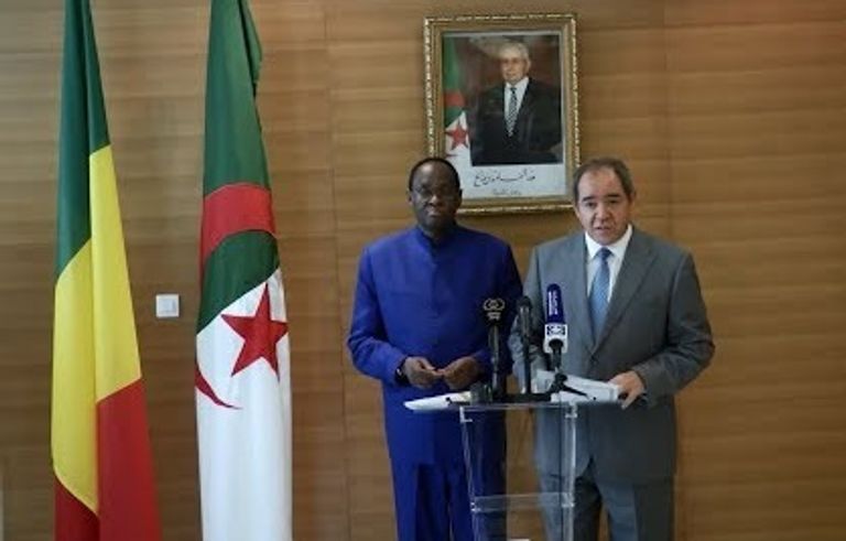 لقاء وزيري الخارجية الجزائري والمالي الجزائريون يقارنون بين إنجازات الرياضة والسياسة في أسبوعهم المنقضي