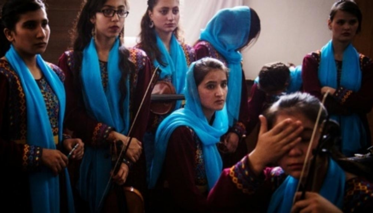 "زهرة" أول أوركسترا أفغانية كاملة من النساء