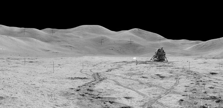 صورة التقطها "نيل آرمسترونج" لزميله بالمهمة على سطح القمر