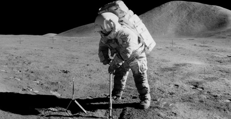 صورة التقطها "نيل آرمسترونج" لزميله بالمهمة على سطح القمر