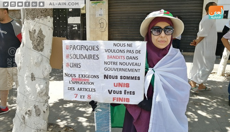 مظاهرات الجمعة 22 بالجزائر مطالب سياسية بنكهة رياضية في مظاهرات الجزائريين