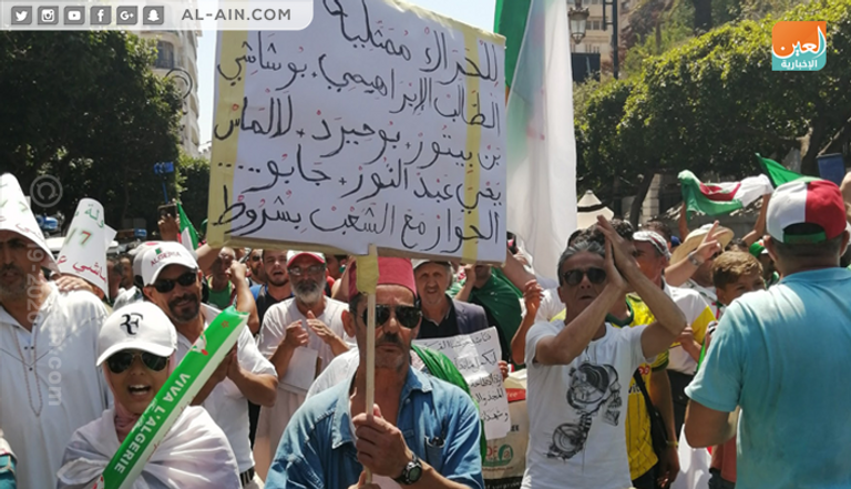 مظاهرات الجمعة 22 بالجزائر مطالب سياسية بنكهة رياضية في مظاهرات الجزائريين