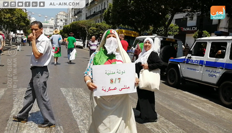 مظاهرات الجمعة 22 بالجزائر مطالب سياسية بنكهة رياضية في مظاهرات الجزائريين
