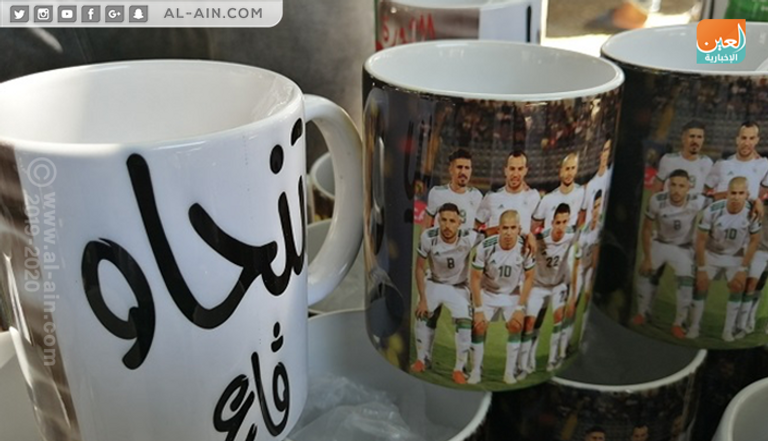 مطالب سياسية بنكهة رياضية في مظاهرات الجزائريين