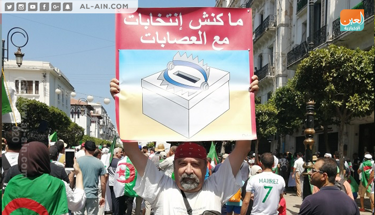 مظاهرات الجمعة 22 بالجزائر مطالب سياسية بنكهة رياضية في مظاهرات الجزائريين