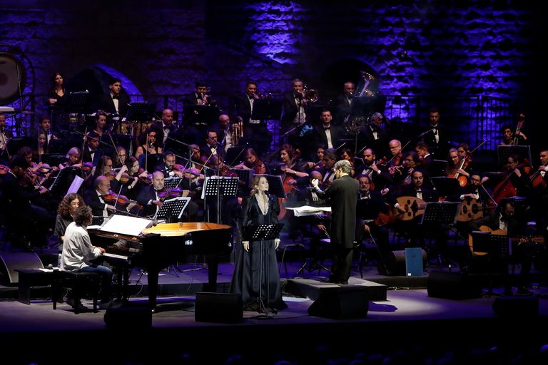 ياسمينا جنبلاط تشدو في مهرجان بيت الدين