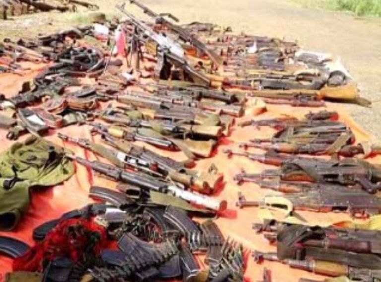 بعض الأسلحة المضبوطة