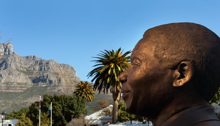 تمثال للمناضل الأفريقي نيلسون مانديلا - أ.ف.ب