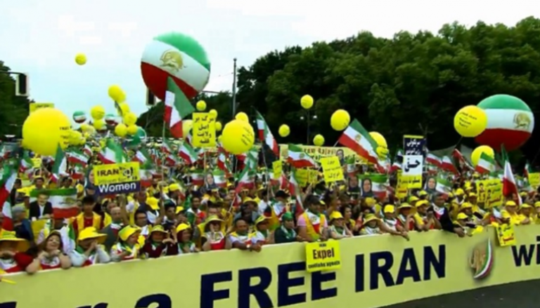 المعارضة الإيرانية تواصل سلسلة مظاهراتها ضد خامنئي في أوروبا