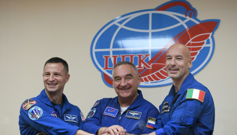 رواد الفضاء بعد مؤتمر صحفي مشترك