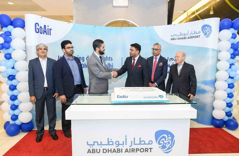 الوافدون من الهند على مطار أبوظبي