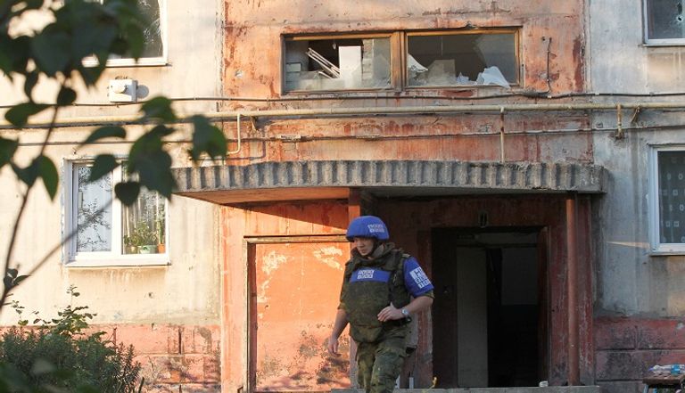 الأوكرانيون يتوافدون على المقرات الانتخابية - رويترز