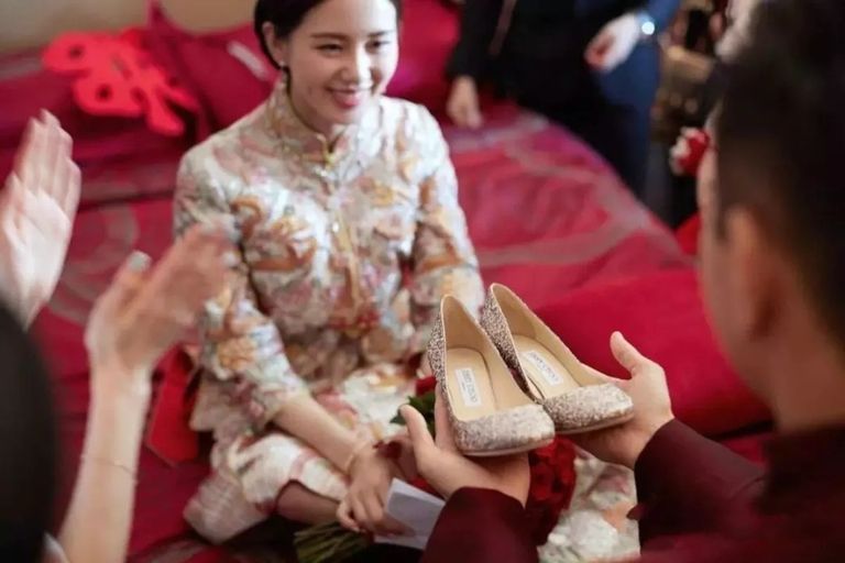 آداب الزفاف التقليدي بالصين جانب من إحدى حفلات الزفاف التقليدي بالصين