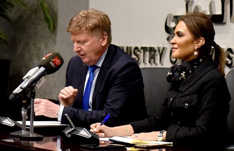 وزيرة الاستثمار المصرية وسفير الاتحاد الأوروبي لقاء وزراء مصريين مع سفير الاتحاد الأوروبي