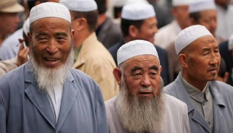 صينيون من قومية الأويغور في 