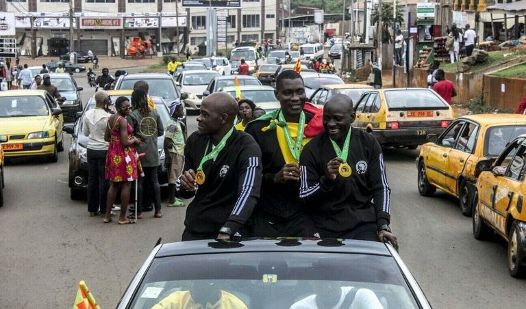 أليوم نيانت ومساعداه