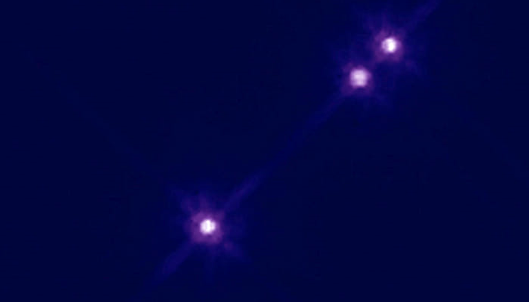 النظام النجمي الثلاثي (LTT 1445A) القريب من الكوكب الجديد