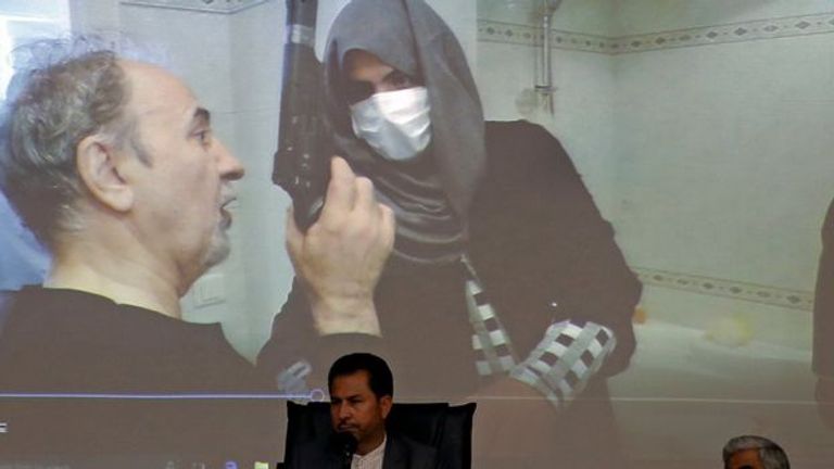 مشاهد فيلمية مسجلة تكشف كيفية وقوع جريمة القتل نجفي وزوجته الثانية قبل مقتلها - أرشيفية