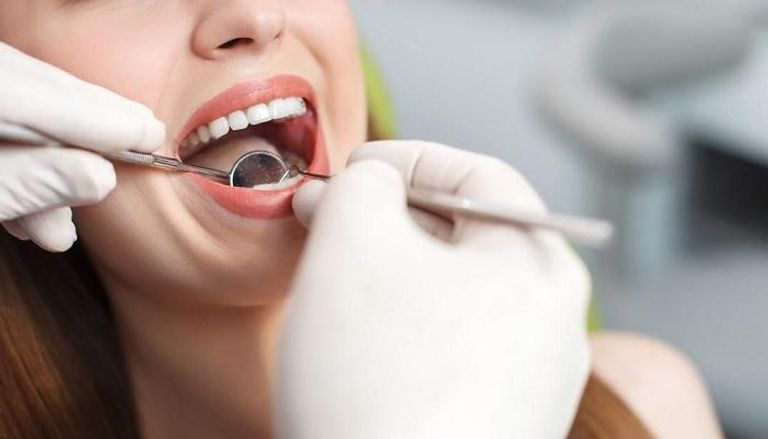 تركيبات الأسنان تعالج مشاكل الفم