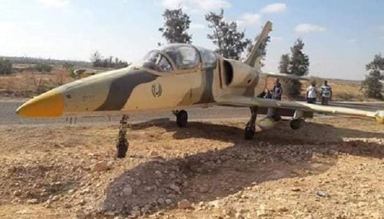طائرة الجيش الليبي بعد هبوطها اضطراريا في تونس