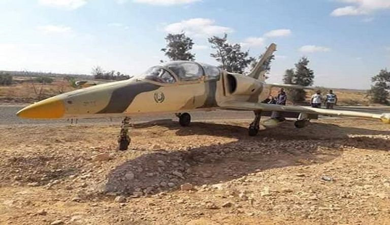 طائرة الجيش الليبي بعد هبوطها اضطراريا في تونس