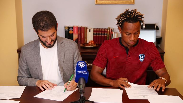 كاريلو وفهد بن نافل رئيس الهلال السعودي