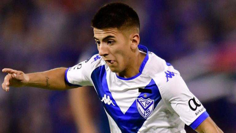 تياجو ألميدا لاعب فيليز سارسفيلد الأرجنتيني بيب جوارديولا مدرب مانشستر سيتي